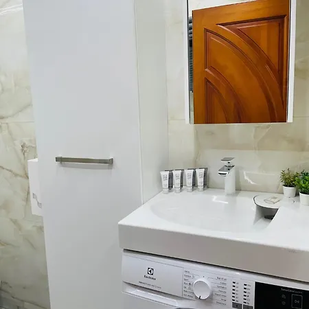 Brivibas Residence - West / East, Free Privat Parking, Free Wifi, Self Check-In Riga Exterior photo