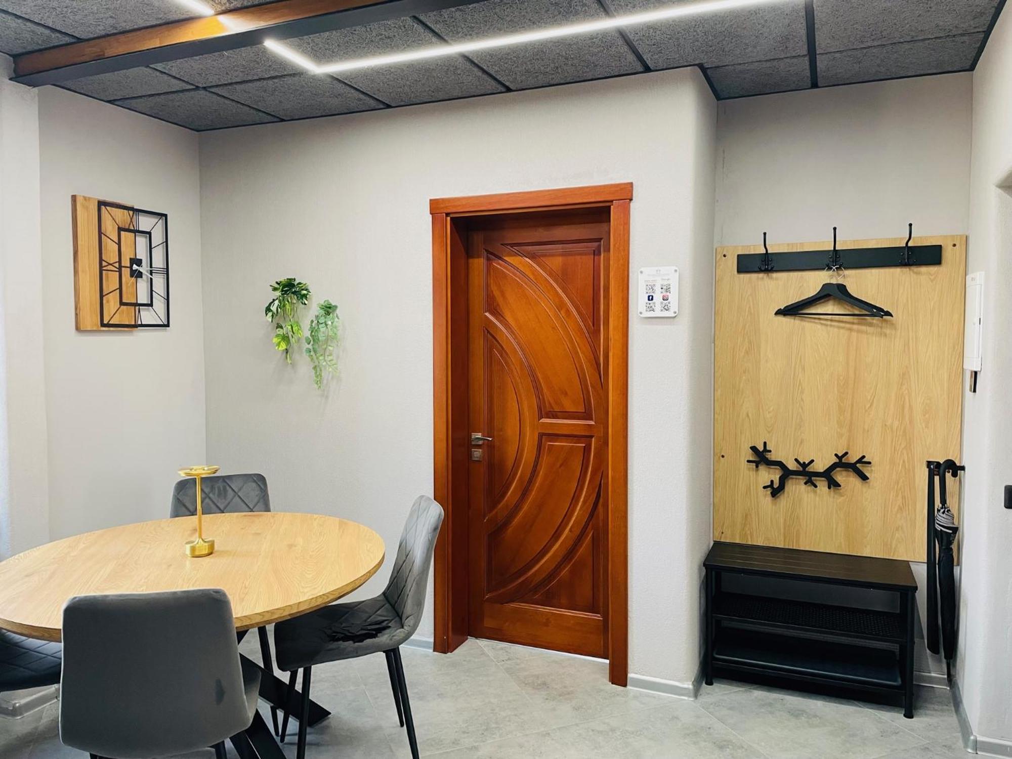 Apartment Brivibas - West / East, Free Privat Parking, Free Wifi, Self Check-in