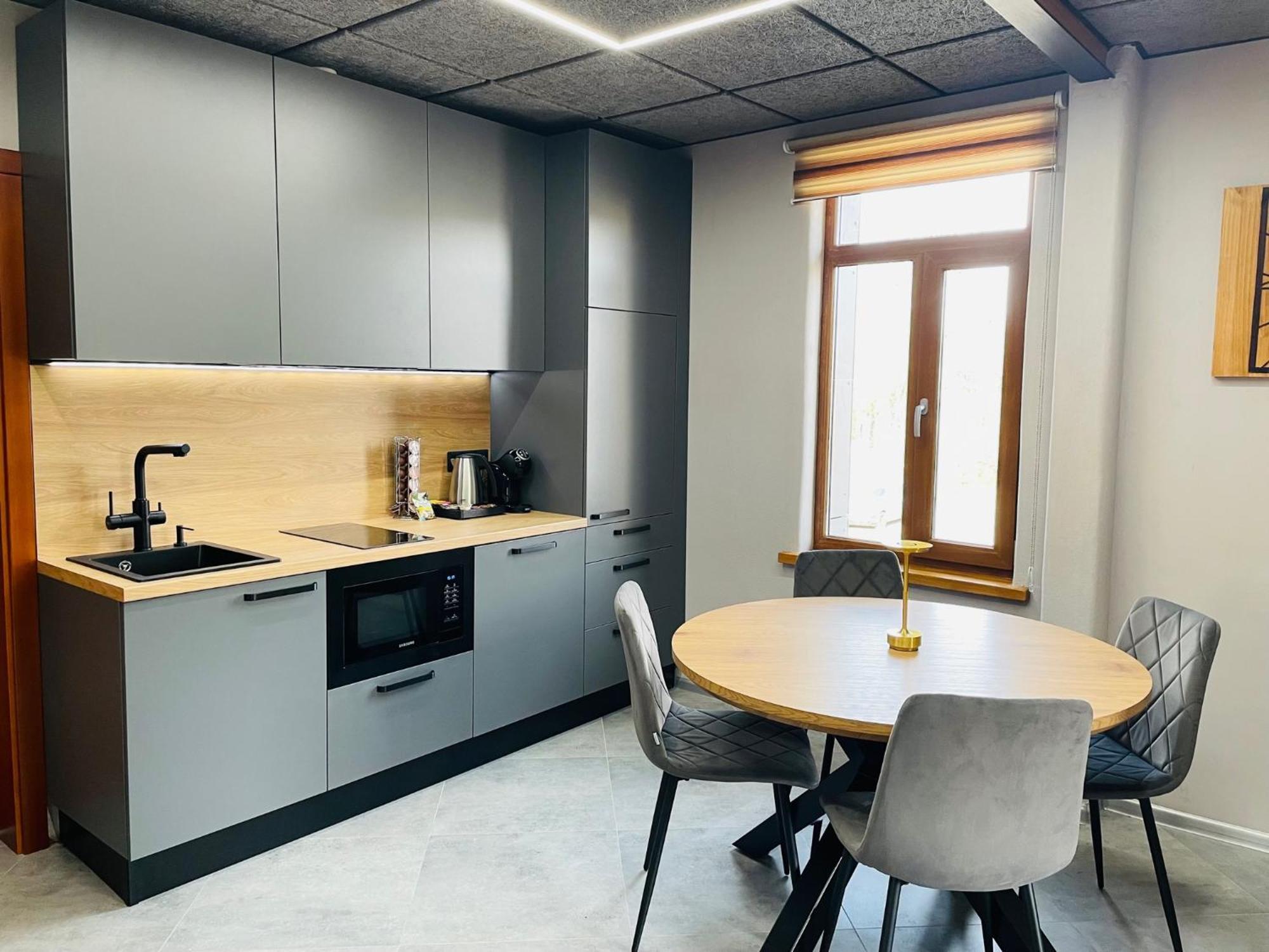 Brivibas - West / East, Free Privat Parking, Free Wifi, Self Check-in Apartment Riga