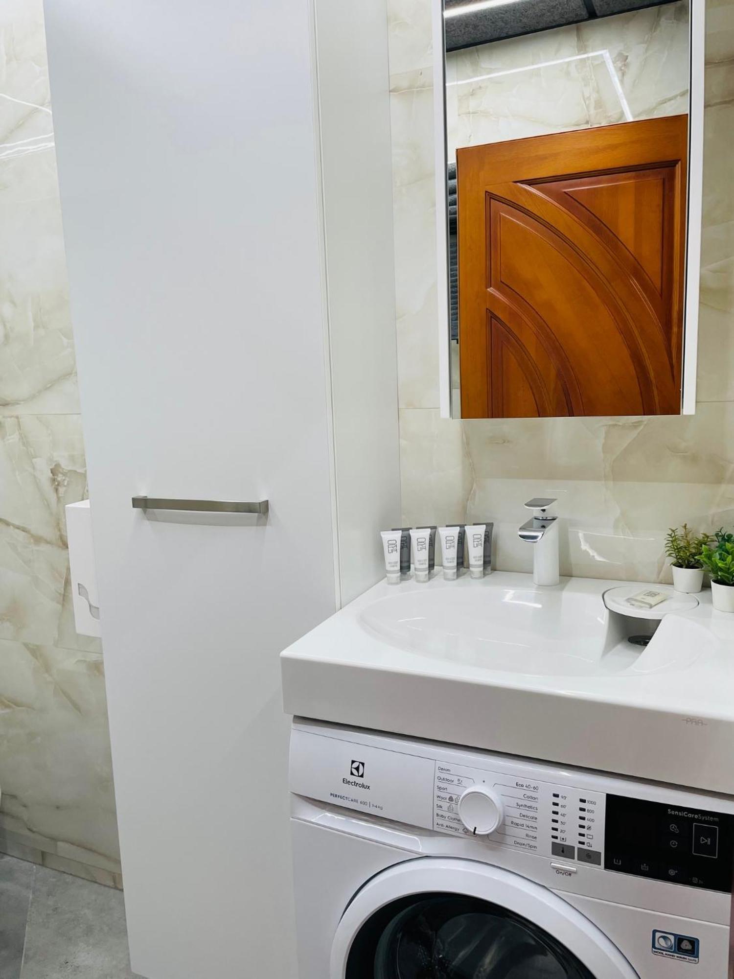 Apartment Brivibas - West / East, Free Privat Parking, Free Wifi, Self Check-in Riga