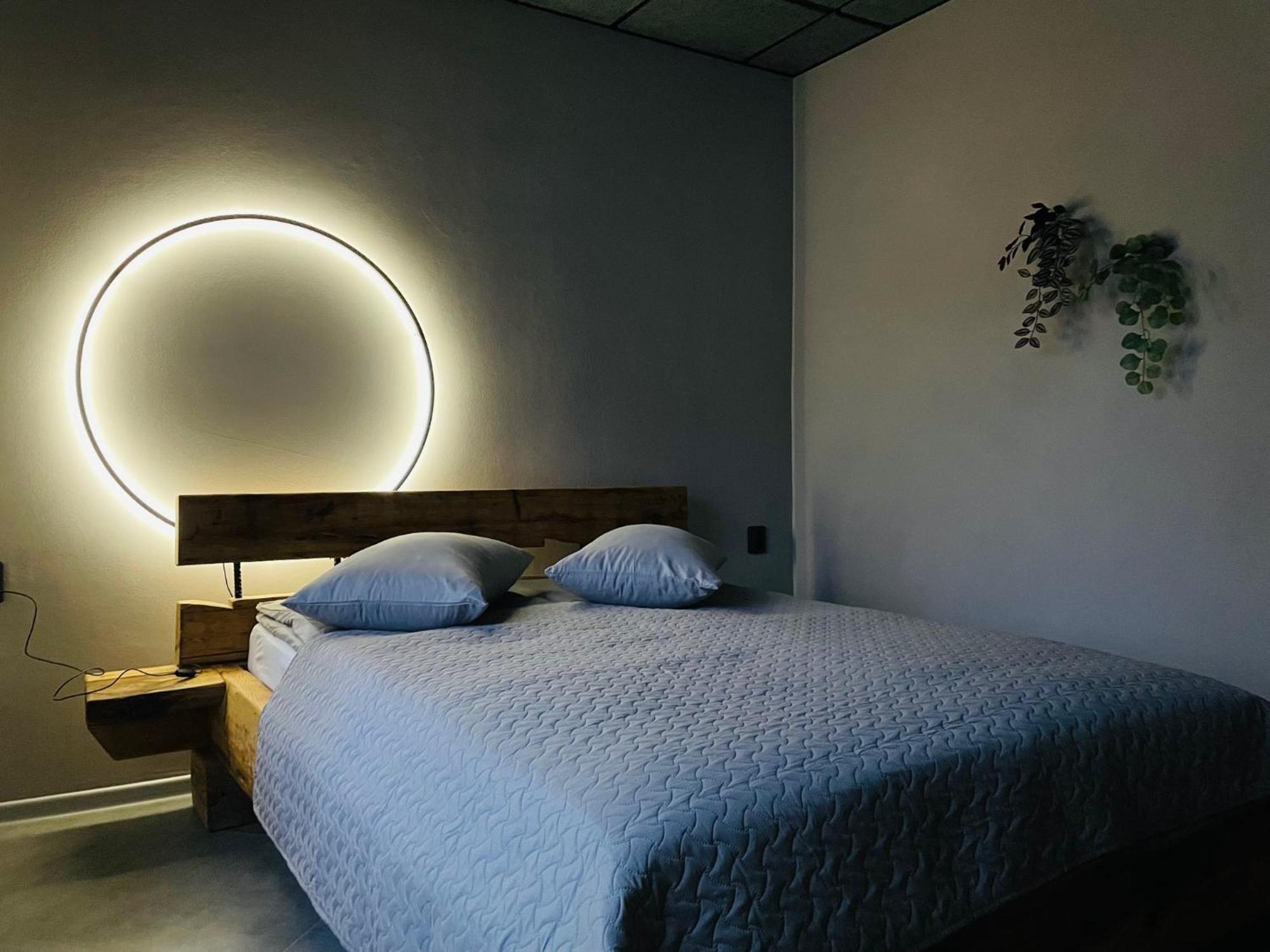 Brivibas - West / East, Free Privat Parking, Free Wifi, Self Check-in Apartment Riga