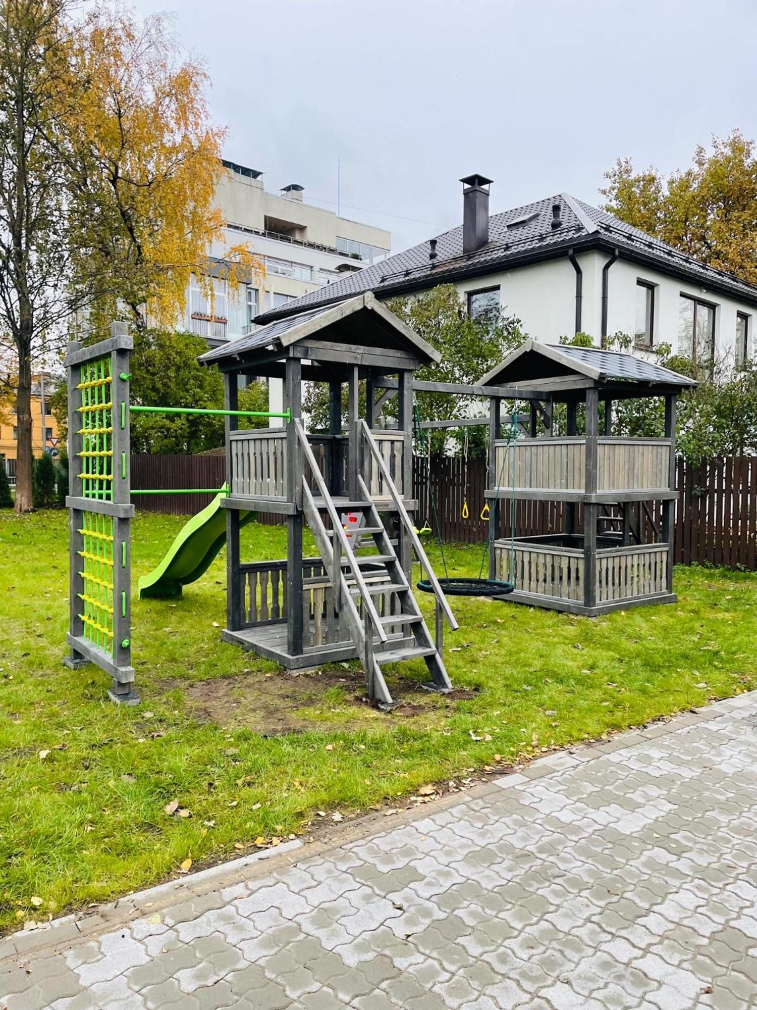 Brivibas - West / East, Free Privat Parking, Free Wifi, Self Check-in Apartment Riga